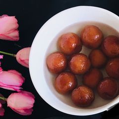 A picture of Instant Gulab Jamun.