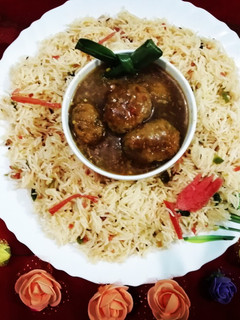 ग्रेवी वेज मंचूरियन विद फ्राइड राइस (Gravy veg manchurian with fried rice recipe in Hindi) रेसिपी मुख्य फोटो