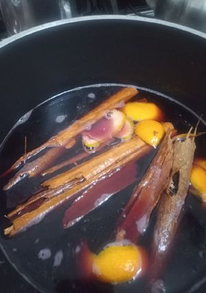Una foto de Peras al vino tinto
