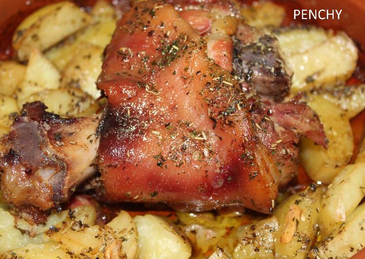 Codillo salmuerizado a las hierbas