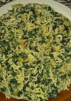 A picture of Indo mie with spinach.