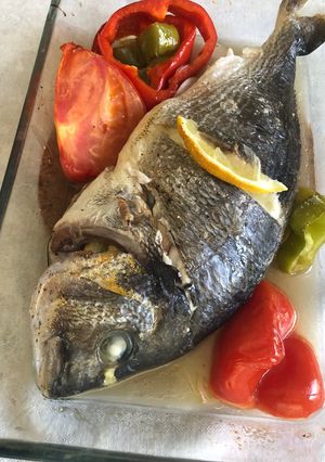 Una foto de Dorada al horno muy jardinera