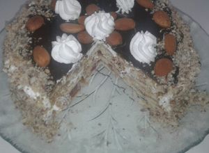 صورة لوصفة كيكة بالبسكويت بيمو محشية بالفراولة2لأم فادي