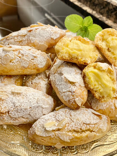 Una foto de Bollitos con crema de naranja y almendras “sin gluten”