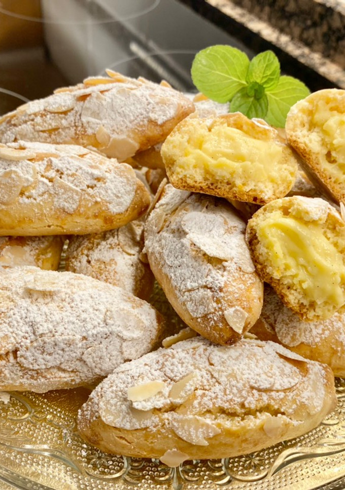 Una foto de Bollitos con crema de naranja y almendras “sin gluten”