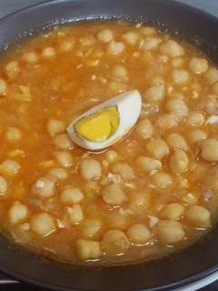 Una foto de Garbanzos Estofados al Huevo