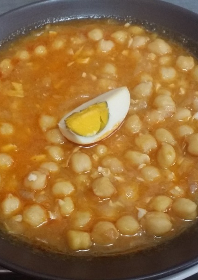 Una foto de Garbanzos Estofados al Huevo