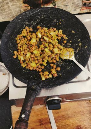 A picture of Tawa chana fry.