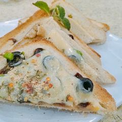 A picture of Pizza Bread.