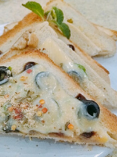 A picture of Pizza Bread.