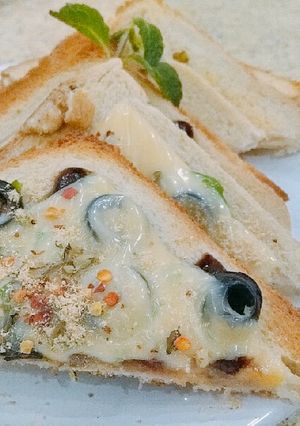 A picture of Pizza Bread.