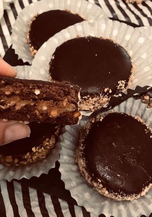 Une photo de Les sablés au chocolat et cacahuètes (les russes)