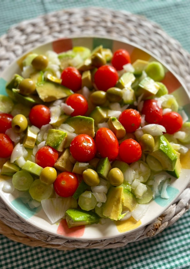 Una foto de Ensalada con alficoz y cebolleta