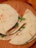 PIADINA AL PROSCIUTTO CRUDO, RUCOLA E SQUACQUERONE
