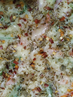 ஸ்பைசி வெஜிடபிள் பீட்ஸா (Spicy vegetable pizza recipe in tamil) செய்முறை முக்கிய புகைப்படம்