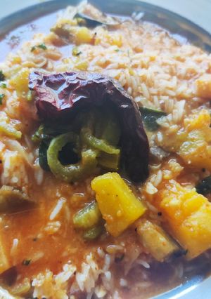 A picture of Snake Gourd Sambar.