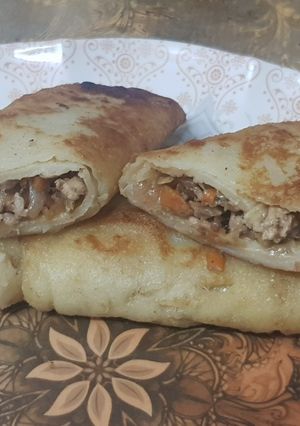 A picture of Chicken vegetable German cheese Rolls.