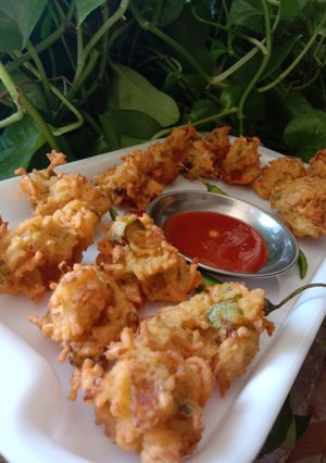 મેગી ના પકોડા (Maggi Pakoda Recipe In Gujarati) રેસીપી મુખ્ય ફોટો