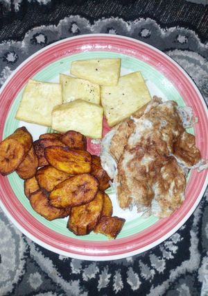Plaintan fried yam nd egg ainihin hoton girkin