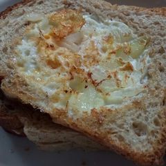 A picture of Egg in the hole toast.