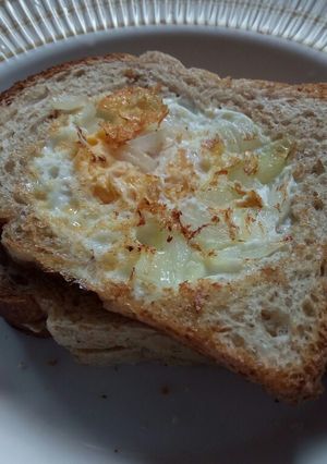 A picture of Egg in the hole toast.