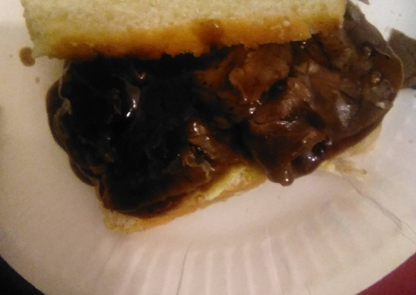Roast beef & gravy in sandwich 🥪 (homebaked)