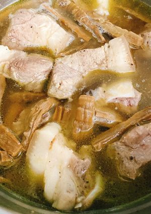 Hình của món Thịt Đùi Heo Hầm Măng Khô.