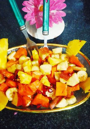 फ्रूट्स चाट (fruits chaat recipe in Hindi) रेसिपी मुख्य फोटो
