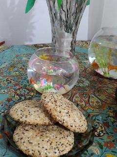 عکسی از دستور کلوچه های کنجدی با مغز خرما