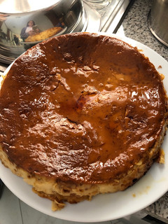 Una foto de Flan con ensaimadas