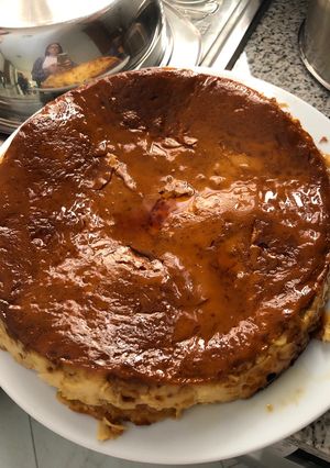 Una foto de Flan con ensaimadas