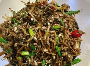 Hình của món Cá cơm khô rim.