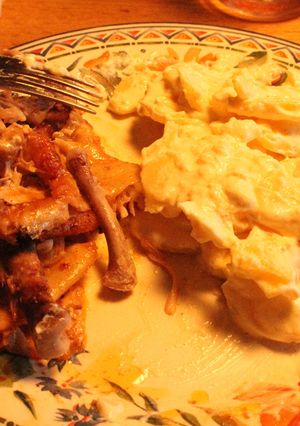 Una foto de Pollo a la Van der Gaaf, con papas gratinadas, Generator (V,D.G.G.)