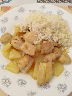 Una foto de Pollo a la piña
