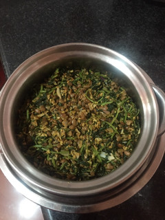 சிறுகீரை மற்றும் கொள்ளு பொரியல்🍀🌿☘️🌱🍃🍀 (Sirukeerai matrum kollu poriyal Recipe in Tamil) செய்முறை முக்கிய புகைப்படம்