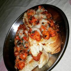 A picture of French chicken cheese bread.