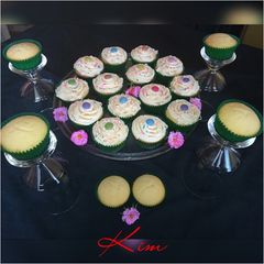 A picture of Vanilla cupcakes.