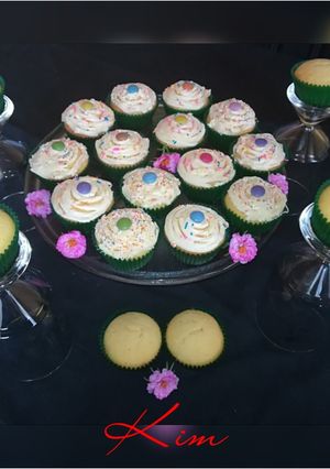 A picture of Vanilla cupcakes.