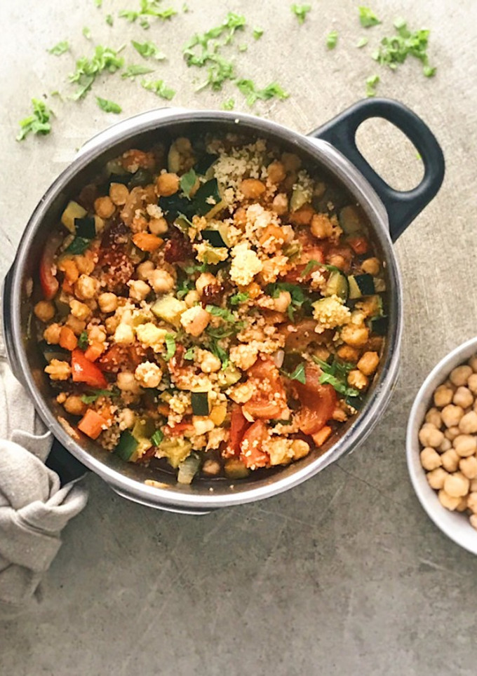 Una foto de Minestrone con garbanzos y caldo de verduras