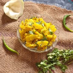 A picture of Raw papaya besan Curry in 10 minutes (kacha papaya no lot vado sambharo).