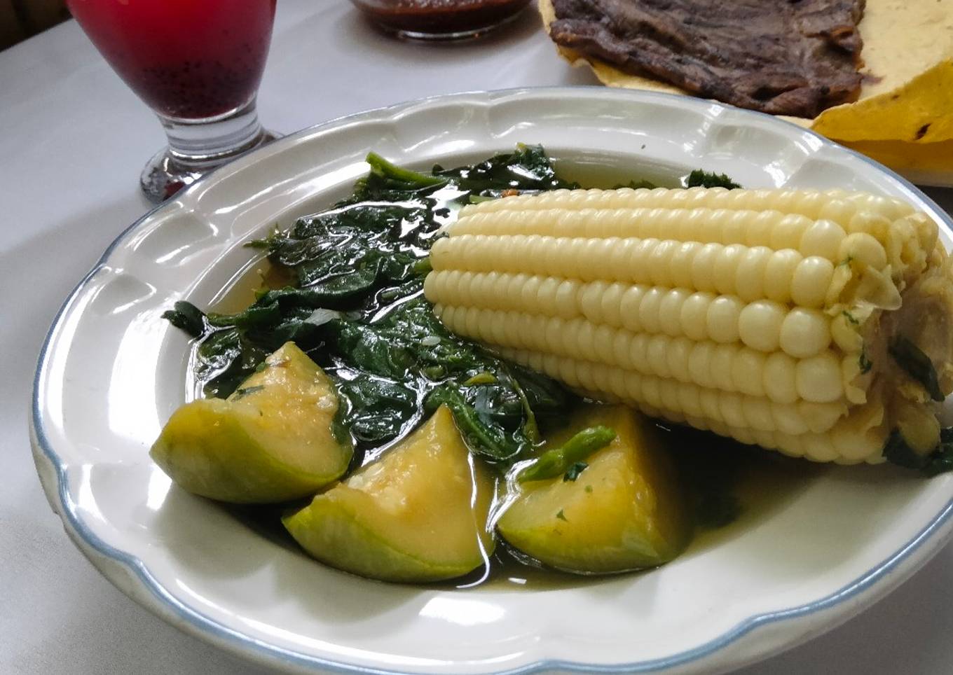 Caldo de chepiles