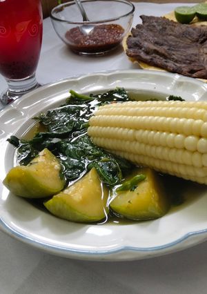 Una foto de Caldo de chepiles
