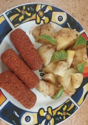 Una foto de Papas salteadas: piñas, hierbas provenzales y mantequilla