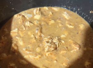 Una foto de Pollo con salsa de almendras