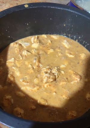 Una foto de Pollo con salsa de almendras