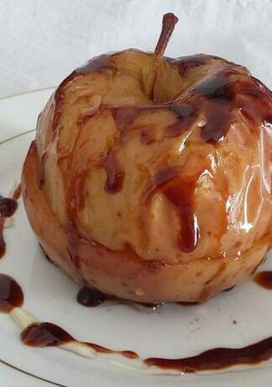 Una foto de Manzana rellena y horneada