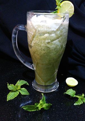 A picture of Cucumber Mint Juice.