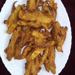 A picture of Onion and potato pakoray.