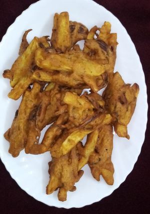 A picture of Onion and potato pakoray.