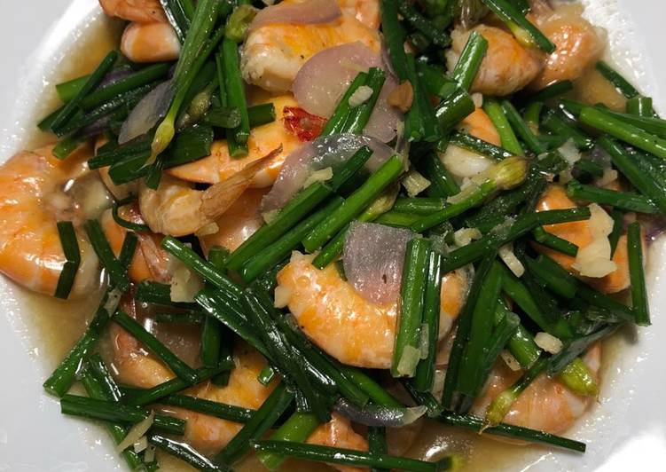 Udang tumis daun bunga bawang